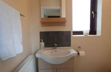 London Luxury 6 Bedroom Family House Sleeps 12 people Parking for 4 Cars Close to tube. - Foto 62