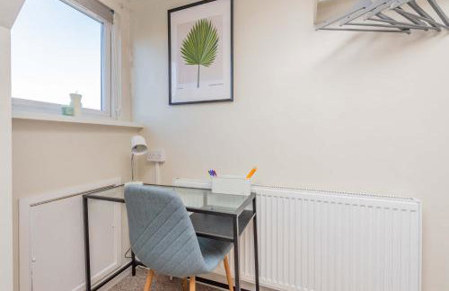 Central Townhouse Wolverhampton - Sleeps 8 - Ideal for Contractors & Families - Foto 21