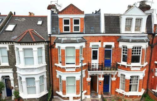 Penthouse Loft Suite in Putney, PS5, 60"TV, Netflix, Sleeps 6, ideal for relocators and professionals - Foto 2