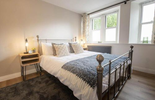 Number Three - Photo 4