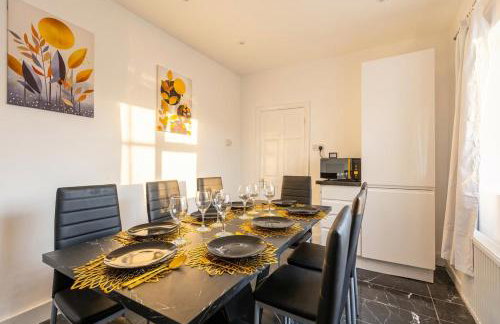 Spacious 3-Bed Home for 8 | Free Parking & Garden - Foto 7