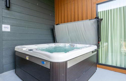 New Luxury Free Standing 4BR 4 and a halfBA Home Obsidian Reserve #146 Priv Hot Tub, 2-Car Garage Great Views - Foto 42