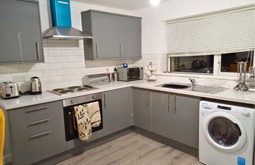 Cosy 4 Bedroom House in Seven Sisters Neath Port Talbot - Photo 6