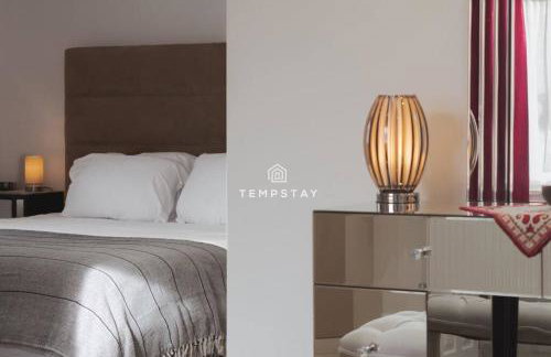 Spacious 5 bed Sunninghill with driveway parking - By Tempstay - Foto 2