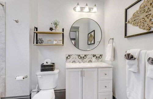 Cozy North End Farmhouse Easy walk to Downtown - Photo 18