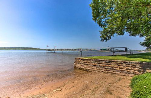 Lakefront Retreat with Pier, Bar Hut and Fireplace! - Foto 36