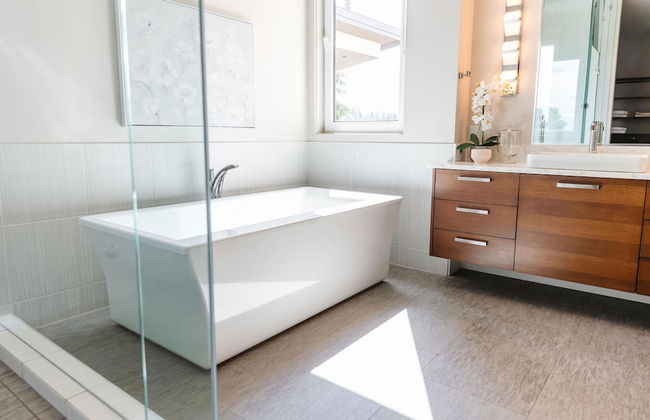 Lakeview Luxury Home in Vineyard w Infinity Pool hot tub - Photo 29