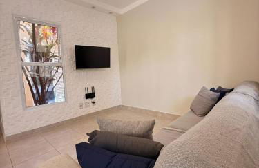 Casa inteira 2 quartos e churrasqueira - Foto 2