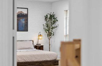 Heated Pool & Spa Mini Golf Bowling Game Room perfect for family - Photo 27