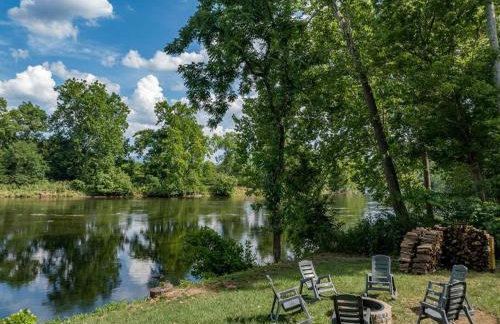 Riverside Oasis with Stunning Views, Cozy Firepit! - Photo 48