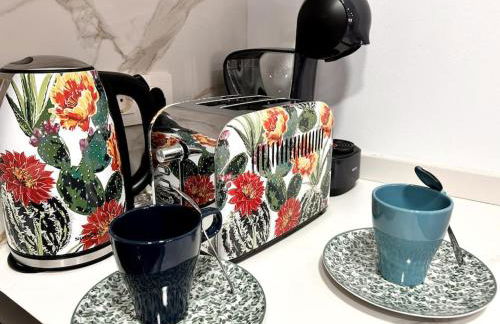 LUJO 10 pax Proyector, Maquina Arcade y Patinetes - Foto 28