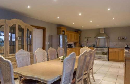 Spacious Home, 6 large bedrooms, full sky package, sleeps 14 - Foto 57