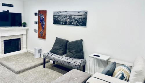 Cozy House on a Lake - Photo 3