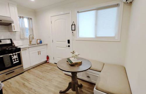 Cozy 2B1B Guest House with Private Entrance and Parking - Foto 2