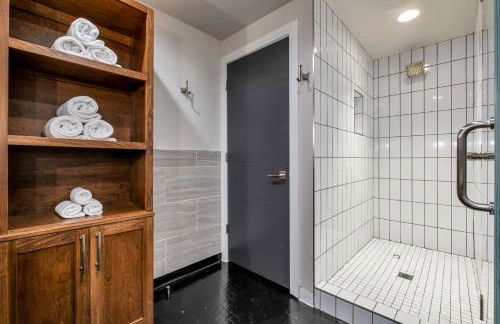 Skyline Suite with Penthouse & Rooftop Deck 6BR by Maddox Hotel - Foto 32