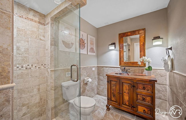 8BR Villa with Heated Pool Near Beach - Foto 56