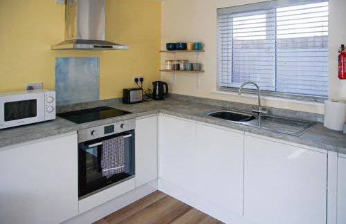 Walking distance to hospital and town with free off-road parking - Foto 8