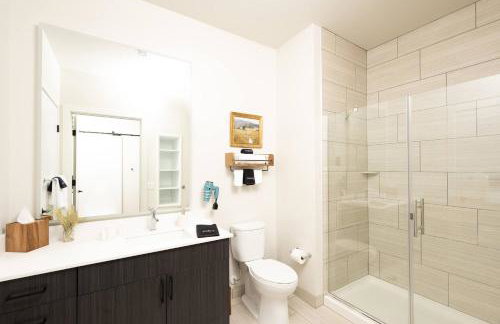 East Side Luxury 1BR Apt - Near Brady St with Balcony and Lounge - Foto 12