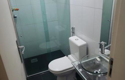 Apartamento Frente para o Mar - Varandão com Blindex - Vista para o Mar - 1 Suite e mais 2 Quartos-Ar Condicionado - 2 Vagas - BEIRA MAR - 70 metros da Praia ,TVS SMART GERAL -WI-FI -DISNEY PLUS- PORT 24 HORAS-KIT PRAIA-ROUPA DE CAMA 2 XCASAIS - Foto 65