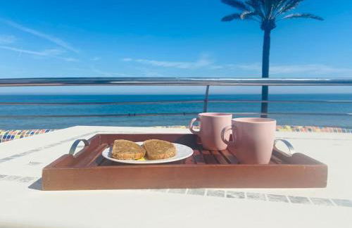 Apartamento en primera línea de playa con piscina y garaje gratuito - Foto 9