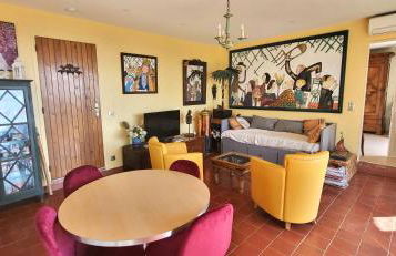 "La Colombe sous les Oliviers" Gîte jusqu'à 4 personnes - 75m2 - Sur Boooking - Rez de jardin Piscine Vue mer et lac - Foto 6