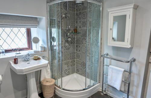 Danes Cottage - Luxury Peak District Retreat - Photo 42