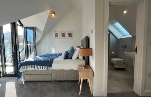 Exceptional 3 bedroom home in Penzance~New~Seaside - Photo 8