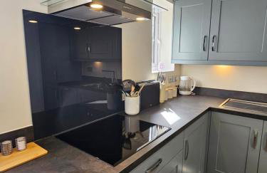 The Neal's 4 Bedroom House in Buxton Sleeps 8 - Photo 7