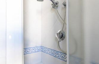 Villa Ray - Front row beachfront with garden - Foto 28