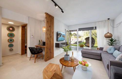 Hypnosis Beachside Villa with Private Heated Pool - Photo 26