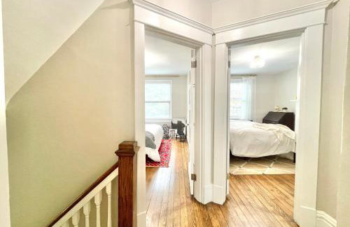 3 story, 100 year-old home, 4BR, 3 king & 2 queen beds - Foto 29