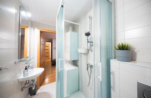 Sleep, Eat, Repeat and Park Your Car in City Center - Foto 19