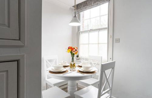 Central Stamford Apartment with private parking - Foto 31