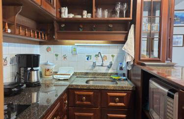 Duplex Floresta Negra - Sua Base perfeita em Gramado! Ótima LOCALIZAÇÃO LAGONegro 500m - 02 Quartos e 02 Banheiros para FAMILIA em CONDOMINIO FECHAD0, cozinha completa com GARAGEM e portaria 24h - Foto 3