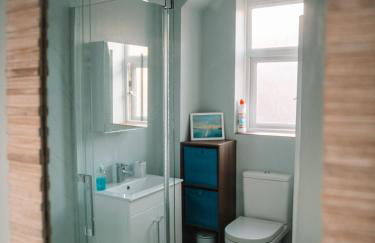 Seafarer's View - 6 bedroom townhouse in Cowes, parking & seaviews. - Photo 31