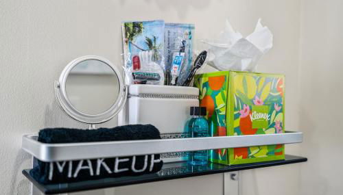 Chic 4BR Htd Pool, 5 min to beach, PAC-MAN, Games - Foto 2