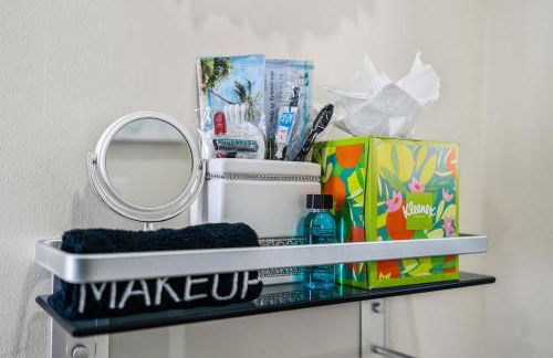 Chic 4BR Htd Pool, 5 min to beach, PAC-MAN, Games - Foto 2