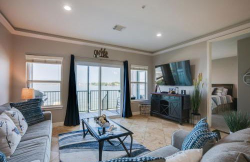 Lake Conroe Waterfront Home Patio and Shared Pool! - Photo 5