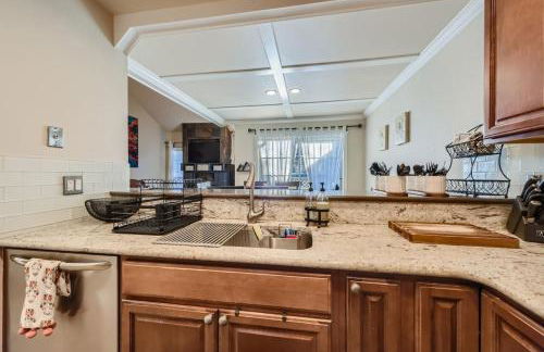 Pet Friendly Townhome WIth A Fireplace And A King Bed In Littleton - Foto 8