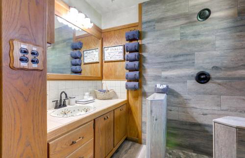 1 Mi to Lake: Hot Tub Haven in Pollock Pines! - Foto 16