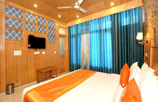OYO 12170 Home Rustic Villa Kasauli - Photo 2