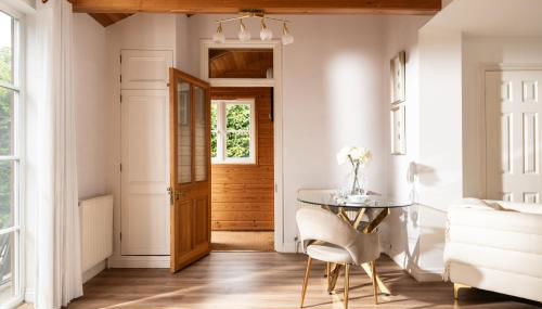 Luxurious Snowdrop Cabin with Private Hot Tub - Foto 3