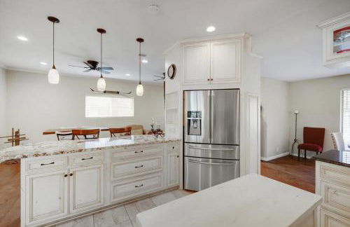 Highland Village - 4BR w Backyard Pool Oasis - Foto 14