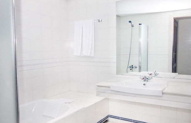 Park Plaza Suites Apartamentos - Photo 22