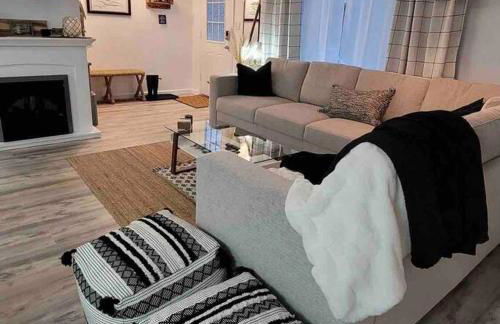 Tiki Escape w/ Amazing Mountain and Marsh Backdrop - Foto 23