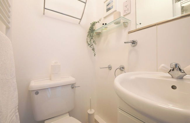 2 Bed Apartment Overlooking Water - Foto 63