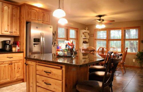 Family Friendly Home Near Trails & Live Music 3 Bedroom - Foto 32