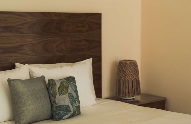 Beautiful Jungle Loft With Rooftop Pool and Gym - Photo 22