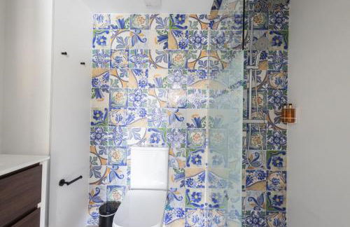 FLORIT FLATS - Stylish Valencia Ceramic Apartments with Free Bicycles by the Joaquin Sorolla Station - Photo 12