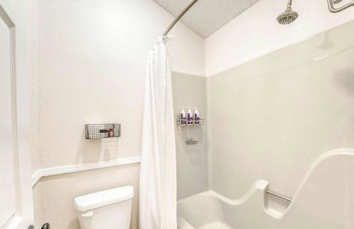 Modern Bentonville Retreat - Sleeps 6 Near Trails - Foto 49